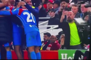 西蒙尼破防原因？馬競扳平時，這位利物浦球迷在一旁狂噴臟話