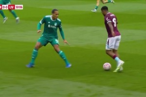 預(yù)判太強了！范迪克教你1v1怎么防守？