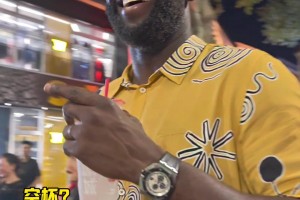 陽光大男孩！追夢格林帶著老婆夜游衢州古城 邊逛邊吃蜜雪冰城