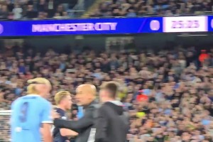 致敬傳奇！丁丁被換下場，曼城球迷起立鼓掌+高唱德布勞內之歌