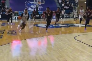 阿跳起來(lái)以后，整個(gè)身體有一種獨(dú)特的懸空感，很多年沒(méi)見(jiàn)過(guò)了