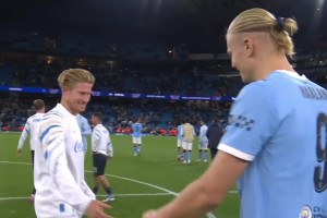 曼城球迷看到這一幕怎能不淚流滿面！哈蘭德賽后叫住德布勞內敘舊