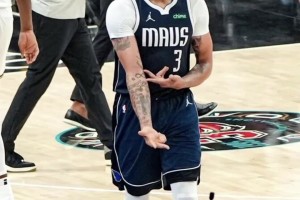 浮夸演技！魔術師在眾人前笑懟球迷：我愛詹姆斯但比不上喬丹