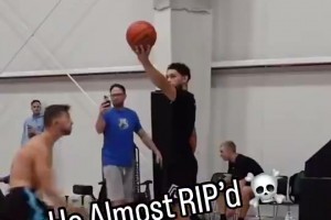 太恐怖了！白喬丹最危險(xiǎn)的一次扣籃！差點(diǎn)被球網(wǎng)勒住脖子