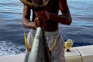 海王帶大哥捕魚亞當斯社媒曬與KD出海照！這大魚得超1米？