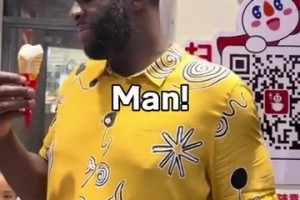 嘴哥有點憨憨的！追夢和維金斯在蜜雪冰城的不同畫風！