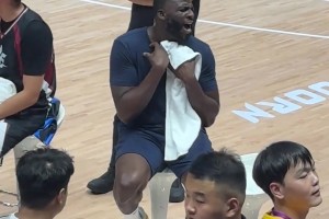 硬漢氣質瞬間消失追夢現場跟唱《APT.》比手勢扭來扭去~