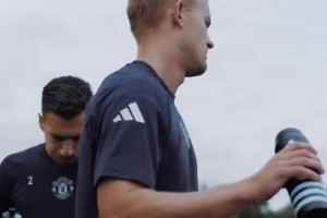 此前被孫興慜無視的Lisa唱跳還是有點實力這是真的會扭~