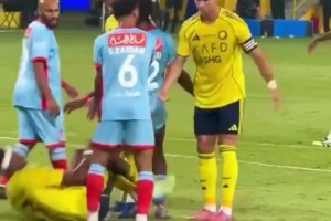 笑死了，羅三歲上線！C羅為隊友出頭，模仿對手亂踩人