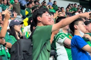 國安球迷百感交集！實拍賽后謝場：工體漫罵聲與鼓勵聲交織