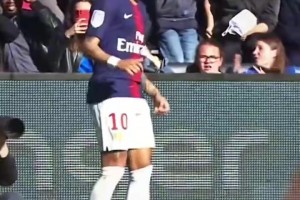 這是我的招牌動(dòng)作！當(dāng)古伊里用內(nèi)馬爾的動(dòng)作過(guò)內(nèi)馬爾！