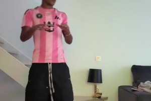 你也想去邁阿密！？亞馬爾穿著梅西10號球衣，這下直接致敬了~