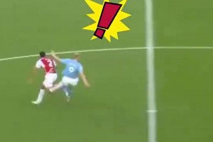 哈蘭德沖刺對(duì)抗薩利巴，仿佛撞上了一堵墻！