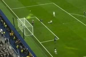 維尼修斯邊路爆趟妙傳姆巴佩，姆總錯失良機倒頭就睡