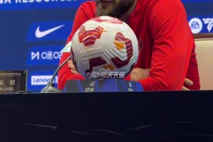 此前哈蘭德拿著球爆錘加布里埃爾腦袋，事后還不斷爆粗：f**k