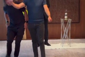 你倆要上春晚啊？卡卡和普約爾表演的魔術你給打幾分