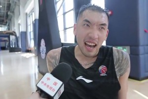 旗袍配蘇超毫無違和感！實(shí)拍：蘇州球迷看臺(tái)小阿嫂上線