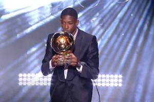 實至名歸！官方：28歲法國前鋒登貝萊榮膺2025年金球獎