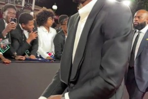 氣質這一塊登貝萊走紅毯時西裝+墨鏡，有大佬出場那味兒了