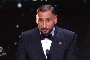 官方：多納魯馬奪得2025年雅辛獎，個人第二次獲獎