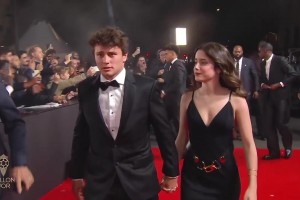 青春氣息！若奧-內維斯攜明星女友走紅毯，女友也太美了！