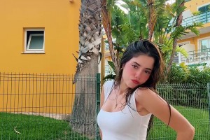 喜歡嗎？內維斯女友真是膚白貌美身材絕