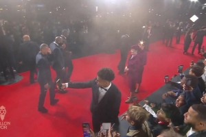 顏值炸裂巴黎中場內維斯女友現身金球獎現場，艷壓群芳啊！