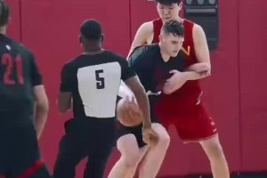 此前中國男籃和開拓者的內部教學賽，楊瀚森和克林根的對位視頻！