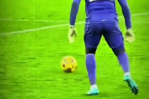 奧納納經(jīng)典名場面！反復將球放在地上