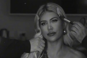 旺達又在扮演小仙女啦她對自己的顏值相當自信呢~