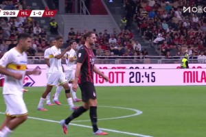 又是立柱！薩勒馬科爾斯右路傳中，拉比奧特后點包抄飛身打門中柱