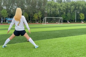 人靚腳法贊??小姐姐模仿C羅標志性SIU和站姿