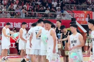 去年張曼源拍攝的JK制服大片，這你受得了嘛？