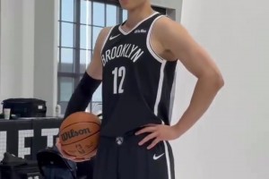 現在您看到的是：籃網12號球員，曾凡博！