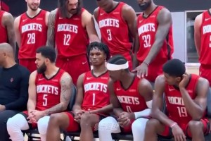 太陽隊媒體日布克和兩大新援杰倫格林狄龍布魯克斯一起拍攝定妝照