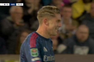 傳的很好了啊！道曼一腳出球穿透防線，約克雷斯單刀射門被封堵