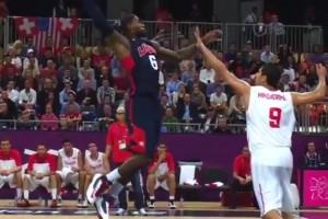 夢之隊的詹姆斯把扣籃玩成了藝術