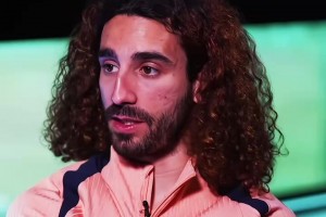 一球成名！名場面：三笘薰面對利物浦晃過攝像機(jī)送絕殺！