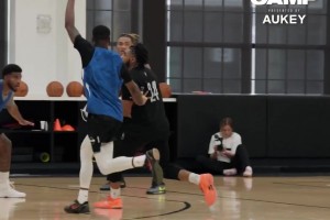 小伙好好表現！籃網曬球隊訓練營片段，曾凡博出鏡努力防守