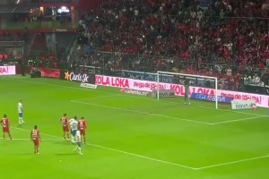 水爺致敬梅西！拉莫斯勺子點球被撲，5年來首次失點