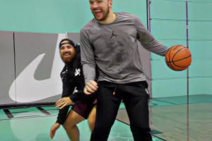 老馬老婆竟愛打人？馬布里和中國妻子玩“缺點睜眼”挑戰