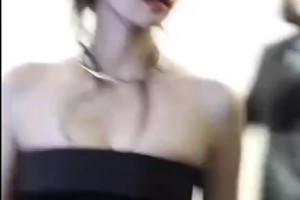 跨界同框！科比大女兒變美啦！一旁的白鹿也真是白到發(fā)光