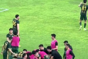 浙江球迷炸鍋了！現場實拍浙江隊最后時刻絕平蓉城