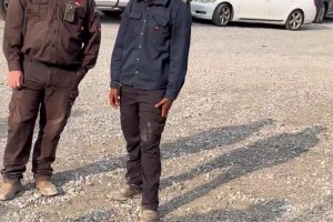 來看誰的更多？甲亢哥和利拉德被體育館外成千上萬的粉絲包圍！