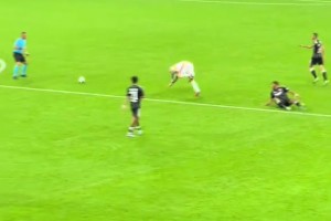 輸給勝利后，本澤馬有點生氣了：你是來消遣我的？