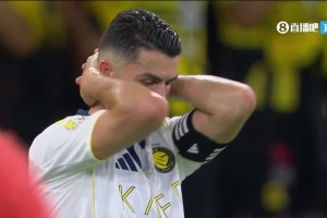 錯失必進機會！C羅禁區內面對半空門暴力射門打飛了！