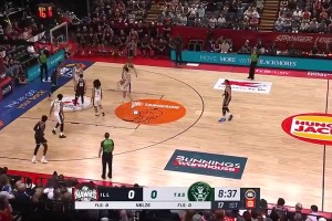 降維打擊麥基NBL首秀20中15狂砍32分13板3帽2斷