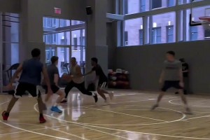 油箱還有油！威少在紐約Summit公寓籃球館進行訓練