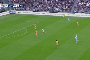 這都不傳？庫普梅納斯斷球小角度低射被撲！奧蓬達包抄空門跪地了