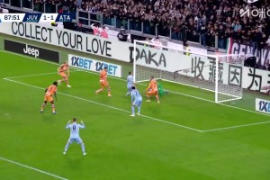 錯失絕殺！麥肯尼近距離打門太正，直接被門將沒收！